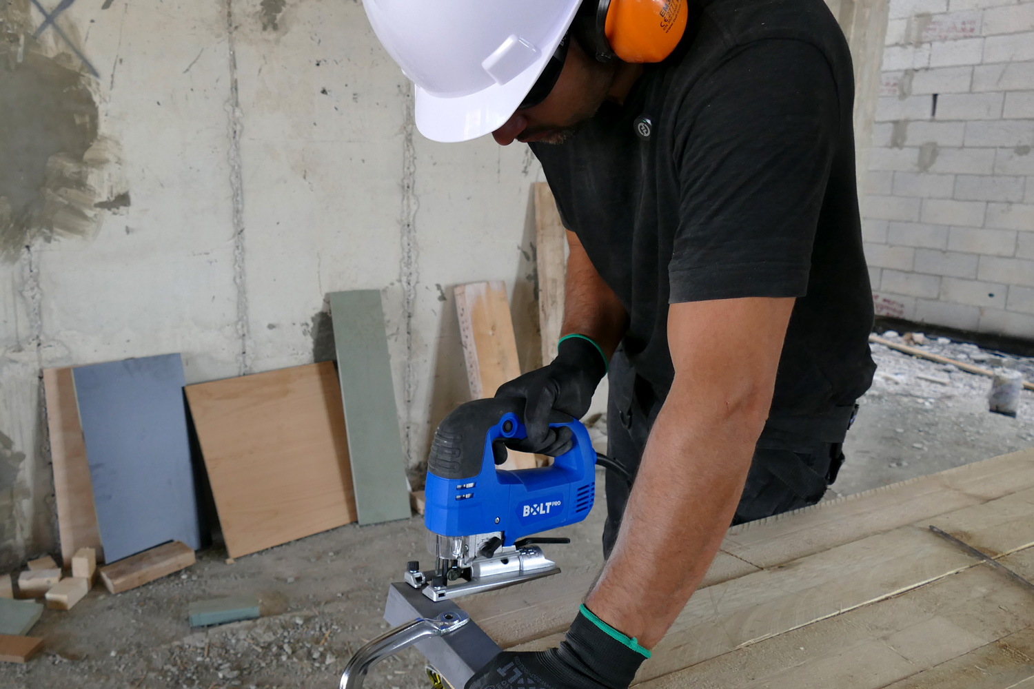 מסור אנכי (ג'יגסו) 710W בולט פרו