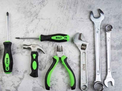 כלי עבודה שהם חובה לכל בעל מקצוע ואנשי DIY