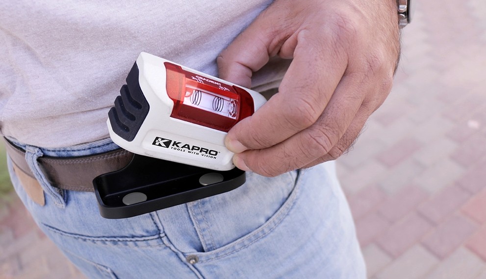 פלס כיס יצוק מגנטי עינית אדומה     KAPRO 946M